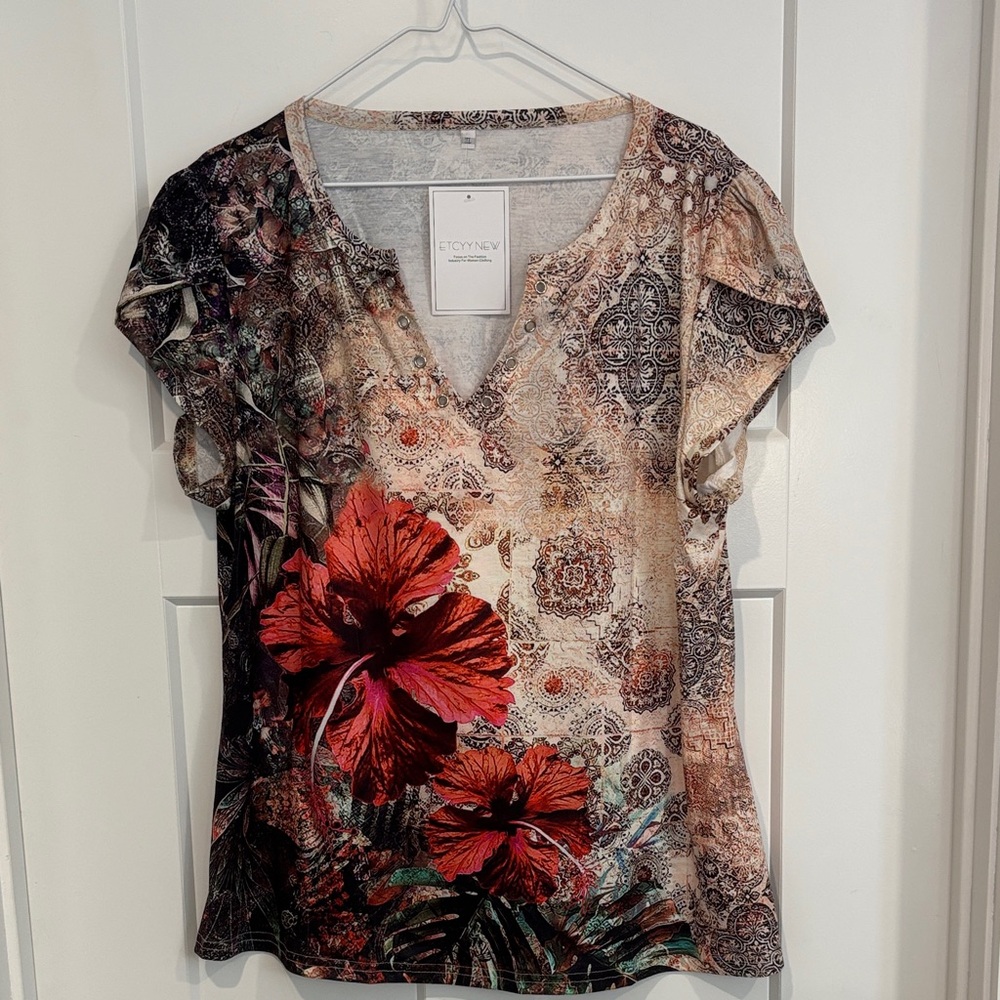 V-Neck Short Sleeve Top Floral design with split sleeve size XL - Picture 2 of 9